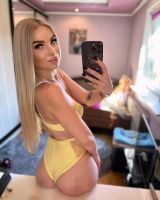 Миниатюра Индивидуалка Амелия Фестивальный Фотография 